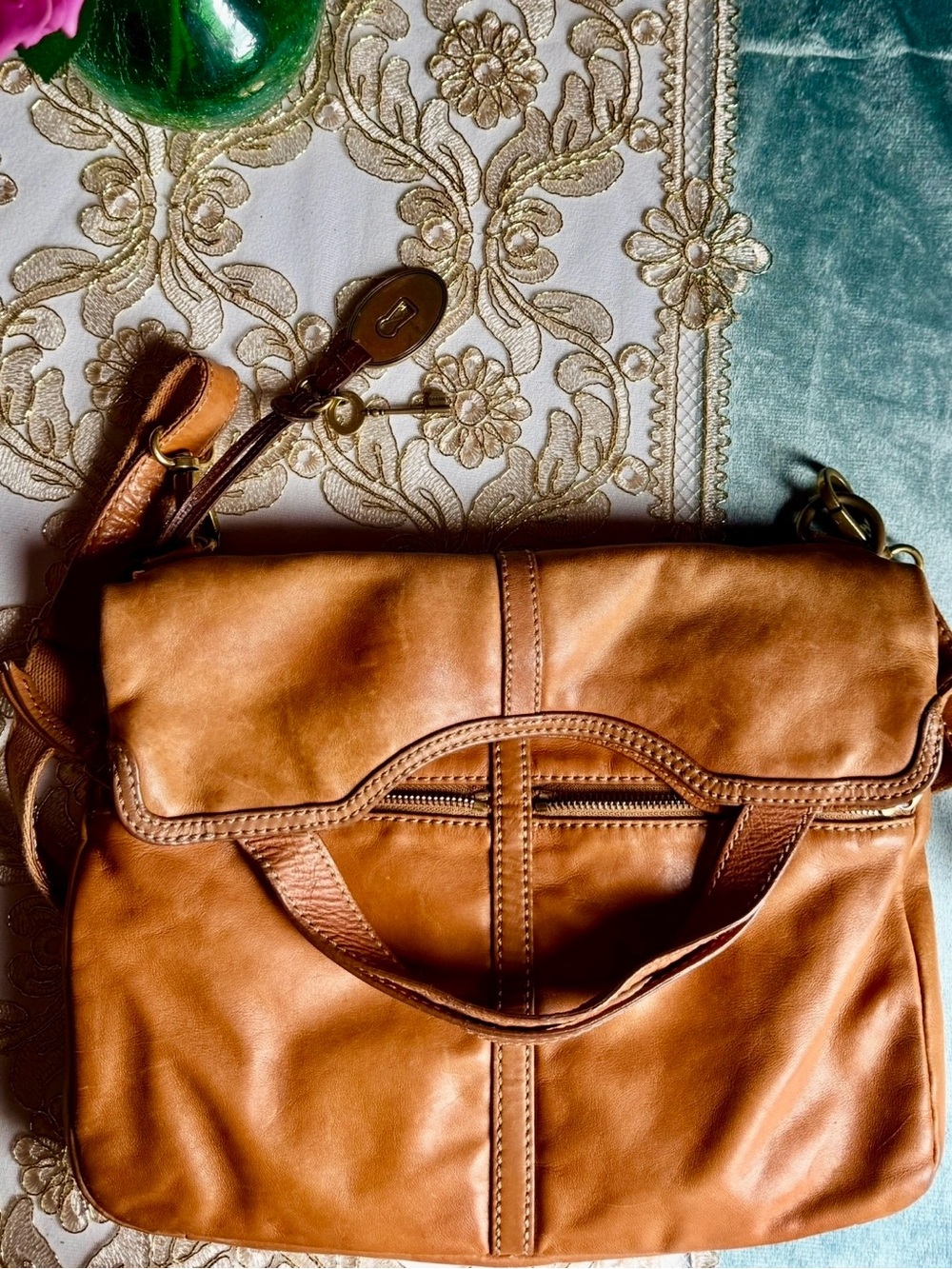 Fossil Erin Fold Over Leather Crossbody Tote Hobo Travel Bag - Picture 4 of 9